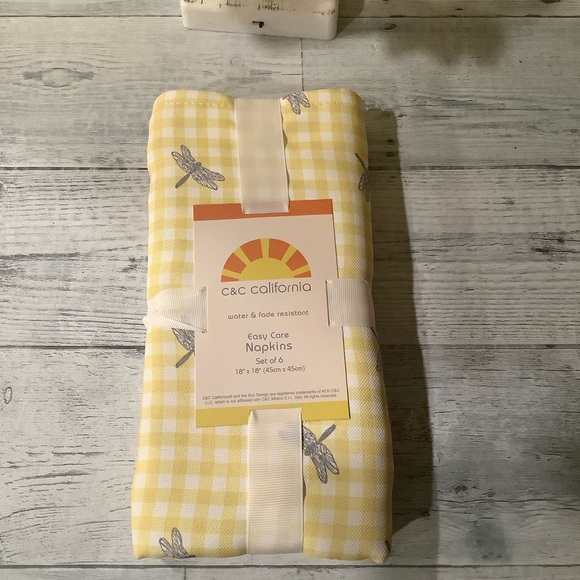 C & C California 6 Piece Set of Dragonfly Gingham Napkins - Picture 2 of 3